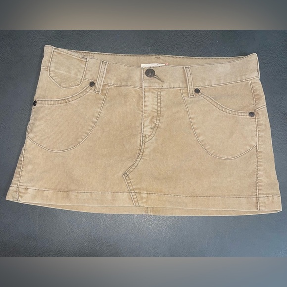 Levi’s Juniors Corduroy Mini Skirt – Size 11 - Picture 1 of 3